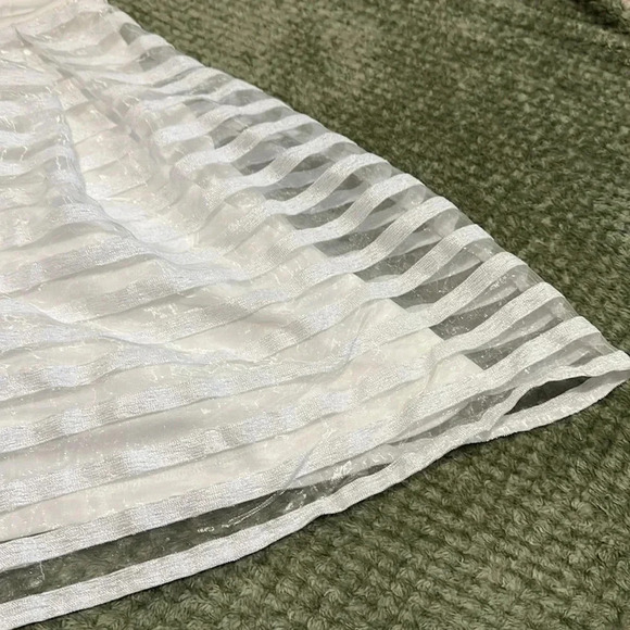 Guess White fit and flare dress size 2 strappy halter dress - Picture 3 of 7